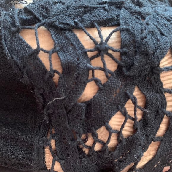 Lace illusion tank with cross straps in the back - Picture 3 of 4